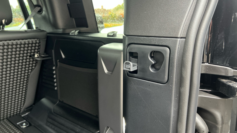 Land Rover Defender 3.0 D250 X-Dynamic SE 110 5dr Auto Diesel Estate